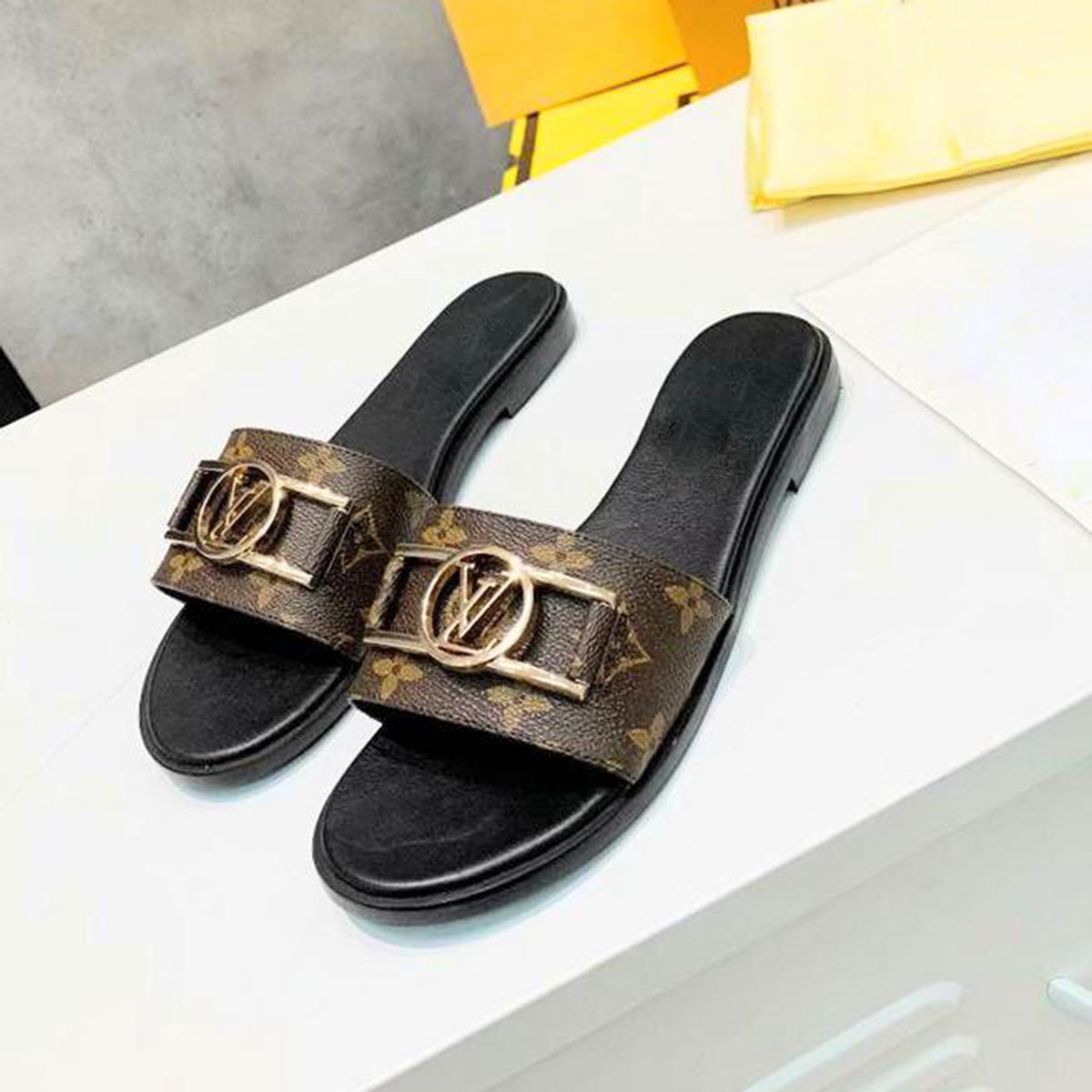 Women's classic versatile one-button slippers XJ10032211