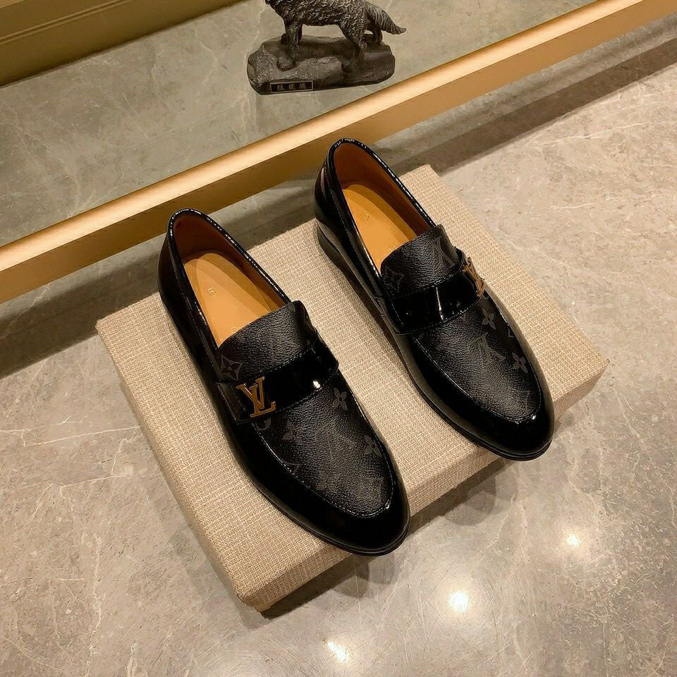 Casual fashion trendy men's shoes