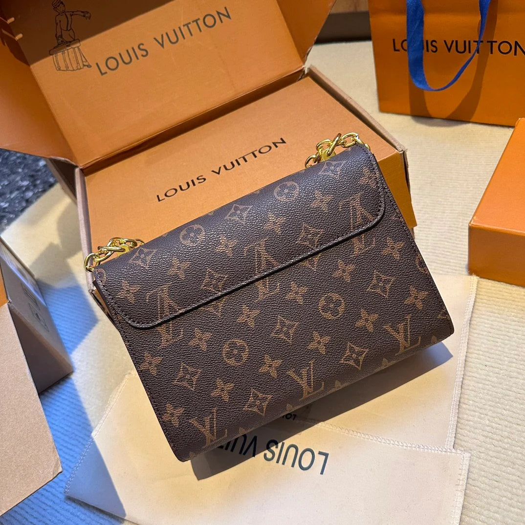 Fashion and versatile casual crossbody bag 1024011702