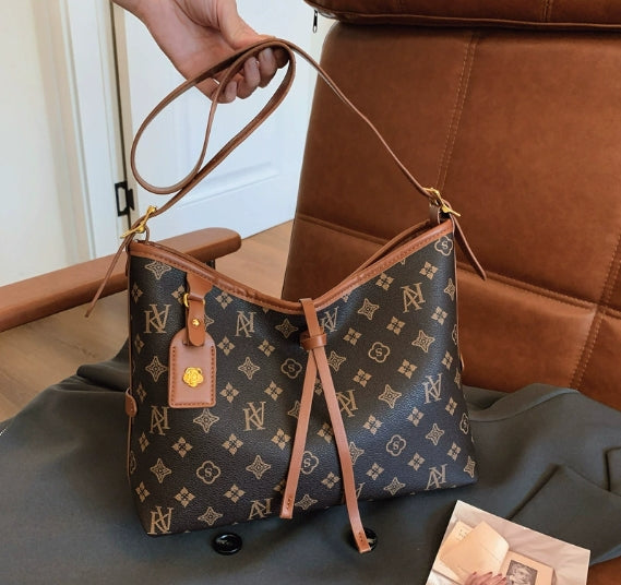 Large-capacity leather women's handbag 2025073115