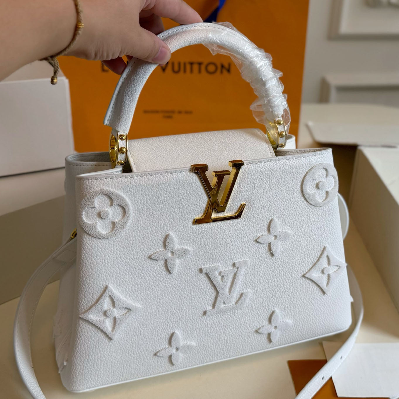 Lvv three-dimensional flocking handbag 0725092301