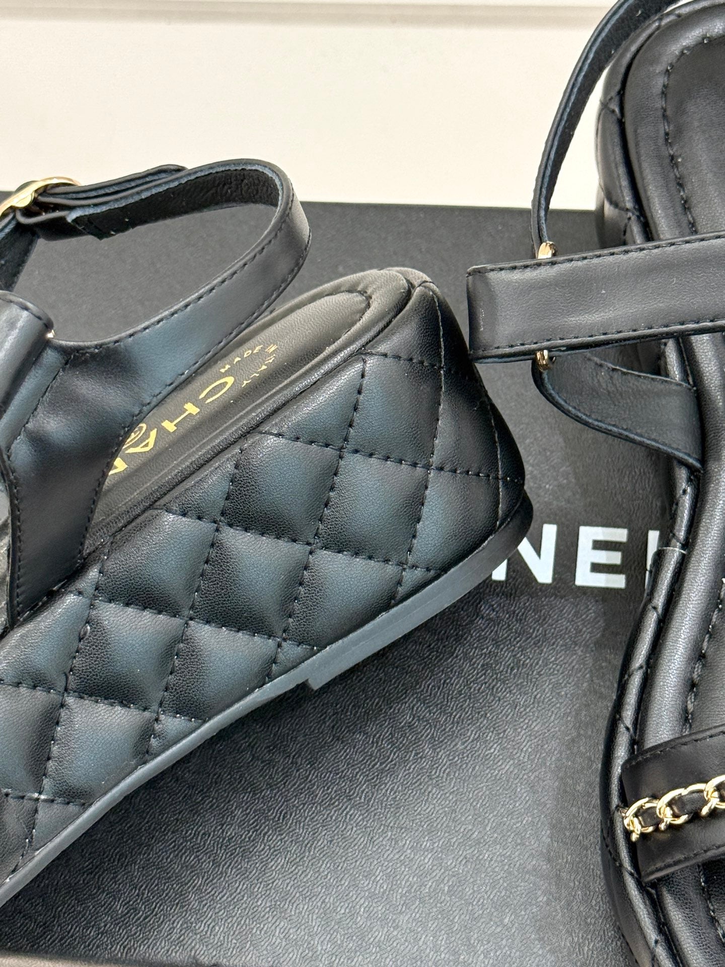 CNL Diamond chain thick-soled platform sandals 0725031110