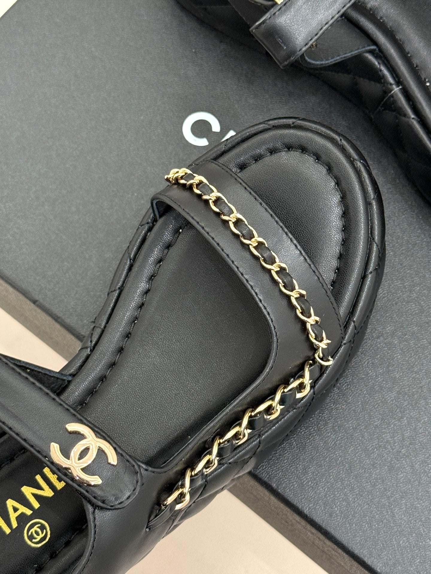 CNL Diamond chain thick-soled platform sandals 0725031110