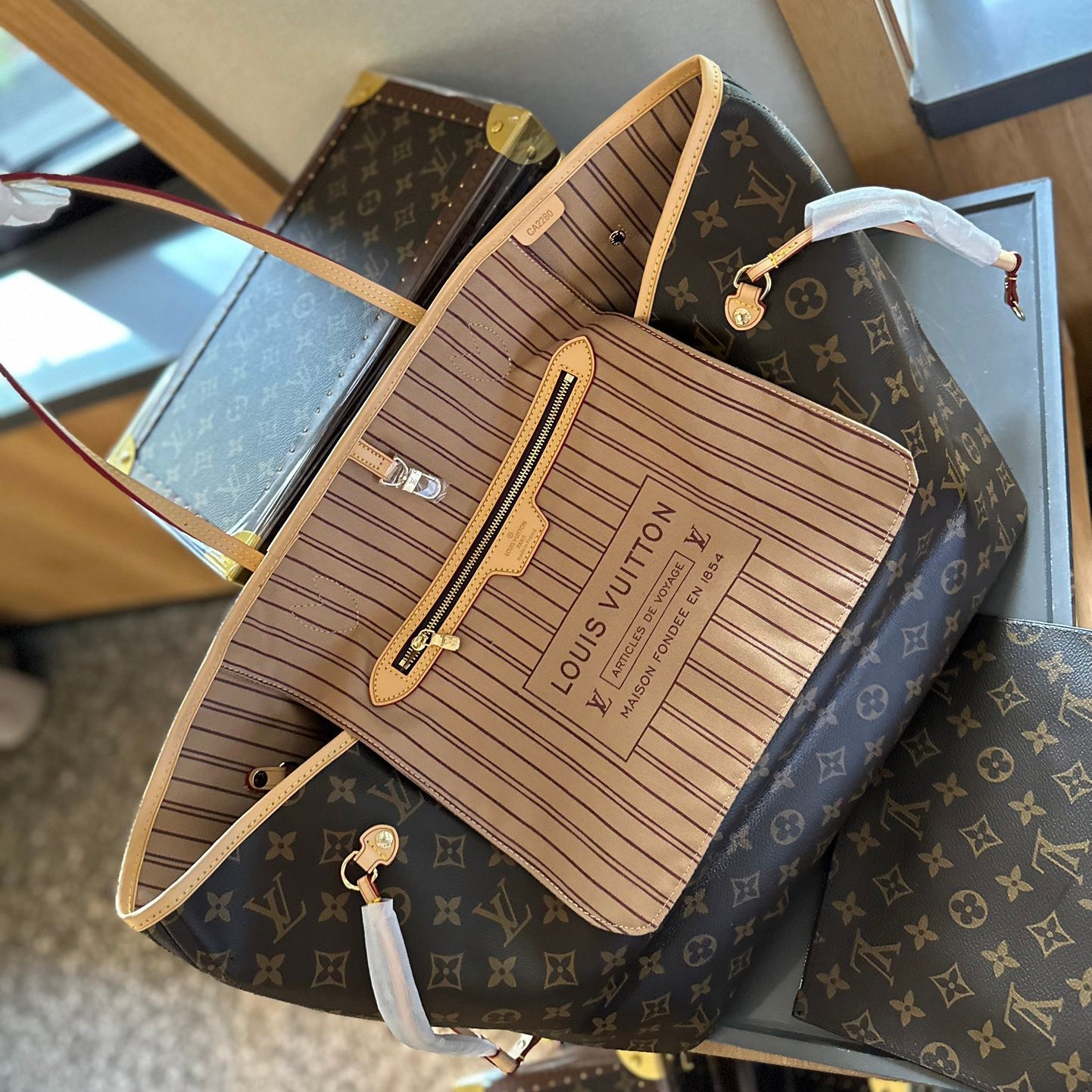 Ladies Fashion Luxury V Logo Classic Color The Neverfull Bag KL0224061804