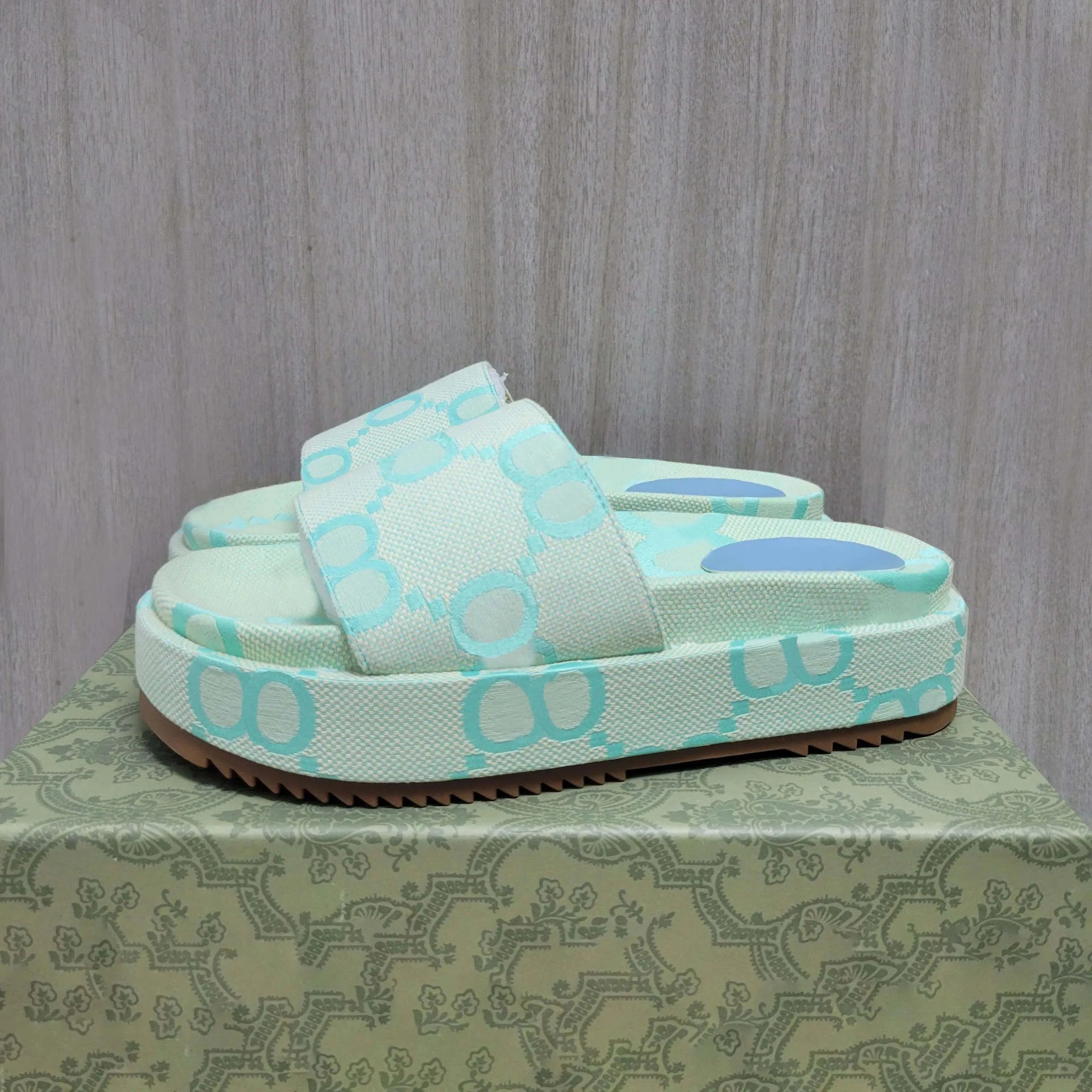 Fashion Sandals slippers Luxury 1025073104