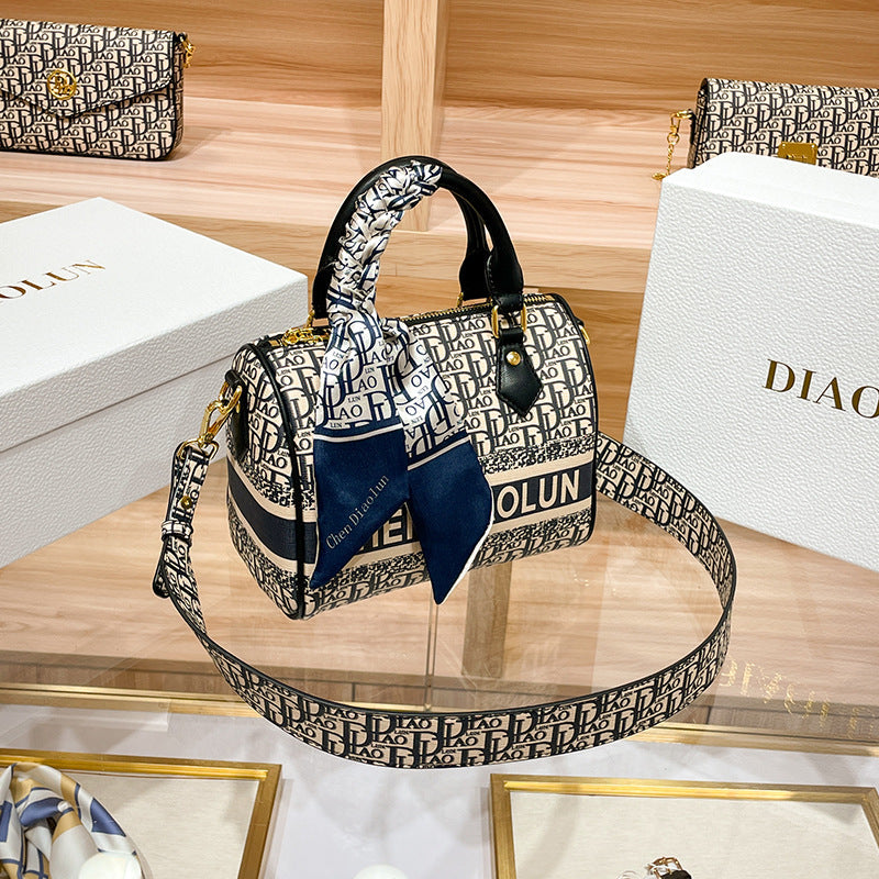 High-end embroidered handbag 2025080813