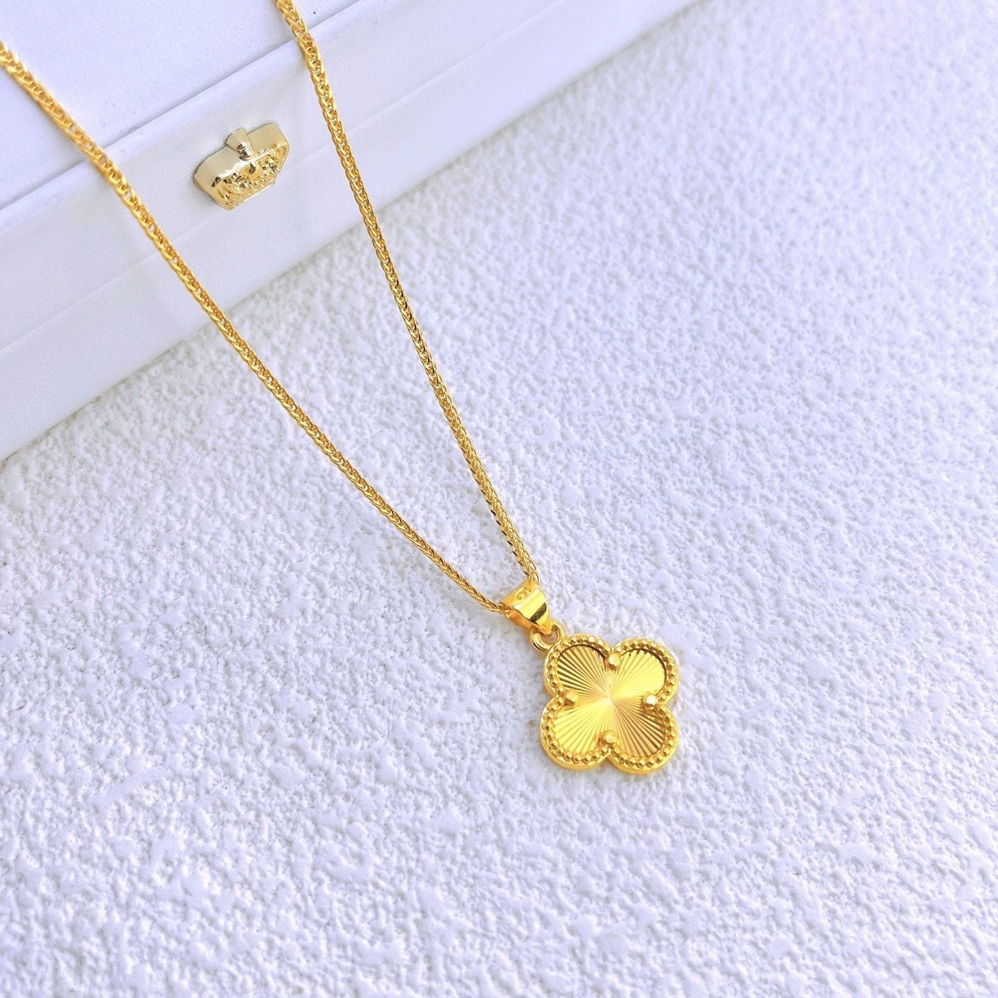 Four-leaf clover necklace 2025081219