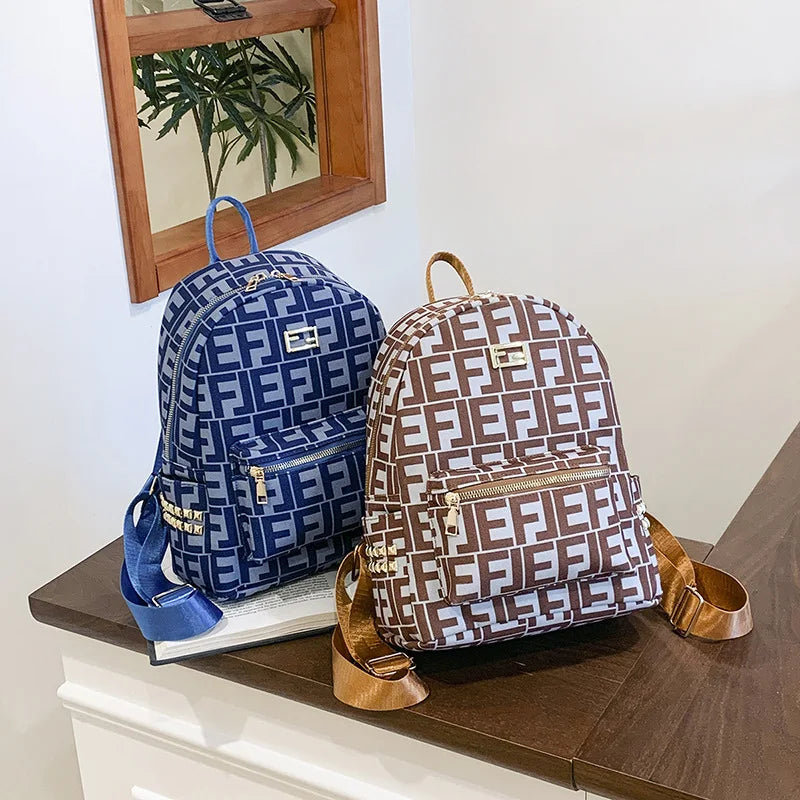 A fashionable double-zipper laptop bag 2025073124