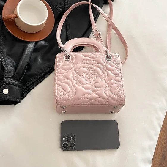 A fashionable handbag for ladies 2025072909