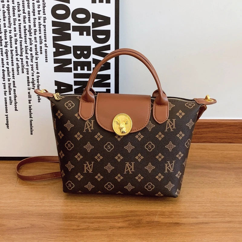 Fashionable and retro floral crossbody bag 2025073114