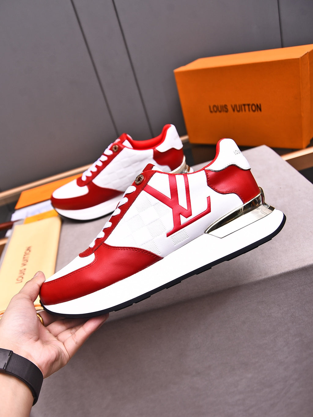 V latest luxury new rubber-soled sneakers 0724042401