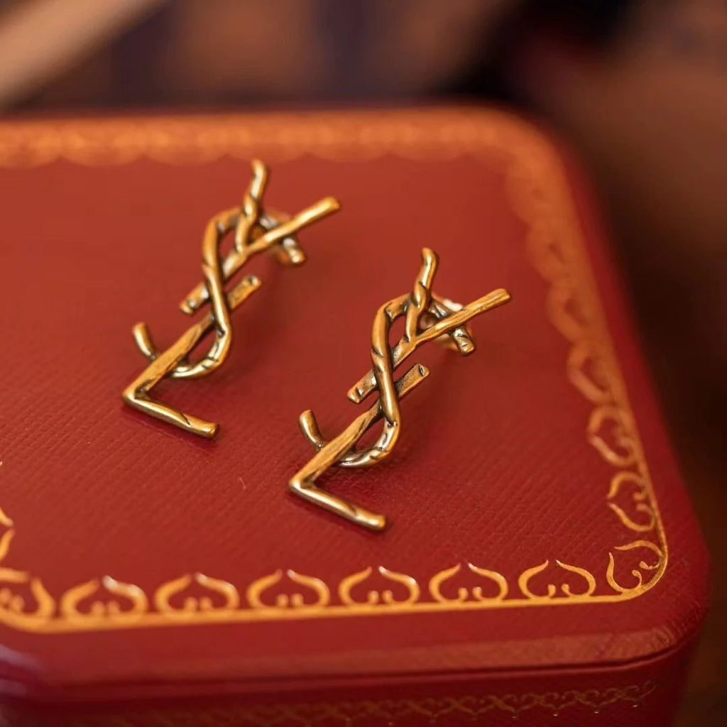 New Fashionable French Earrings 1024010317