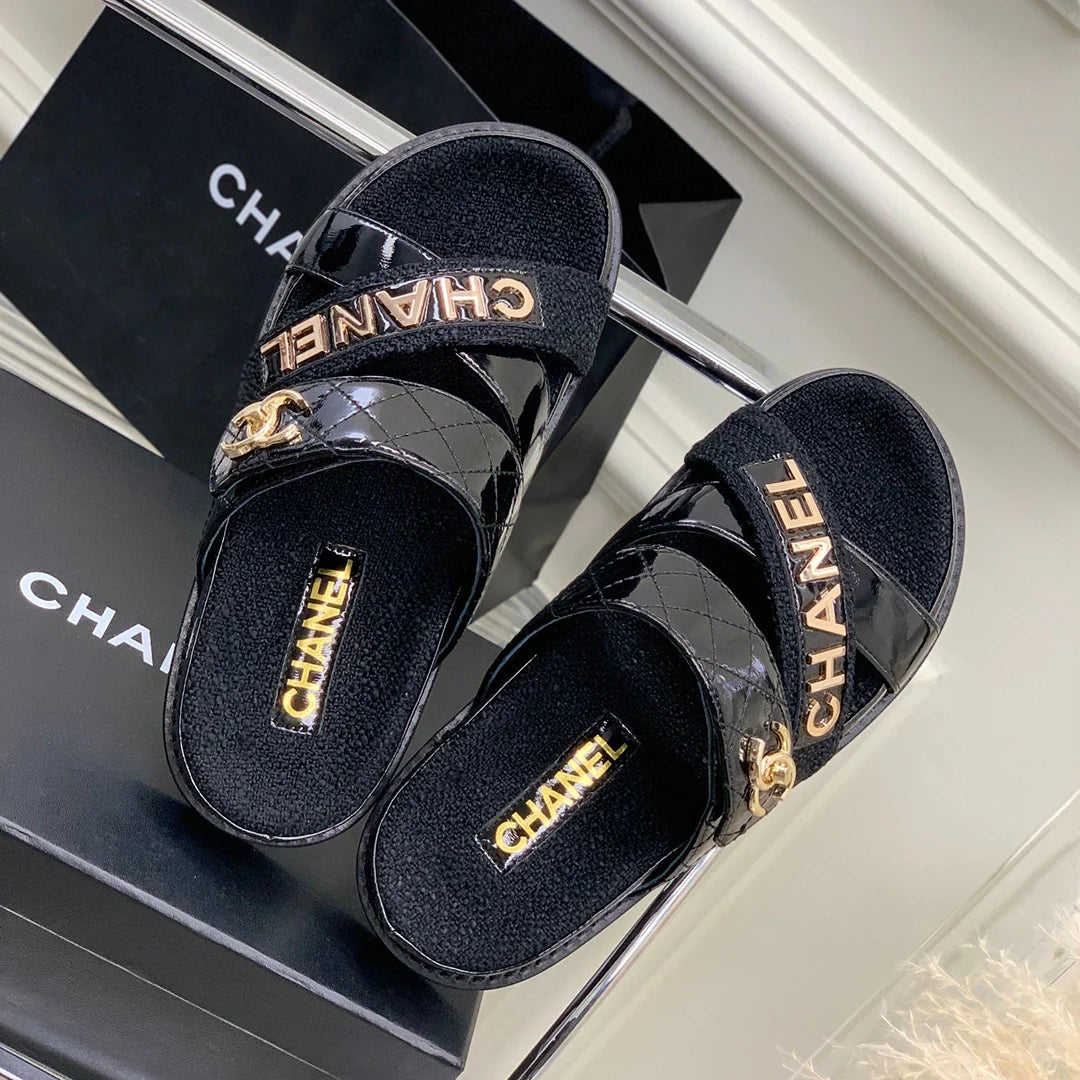 New fashionable and versatile sandals and slippers 1024070126