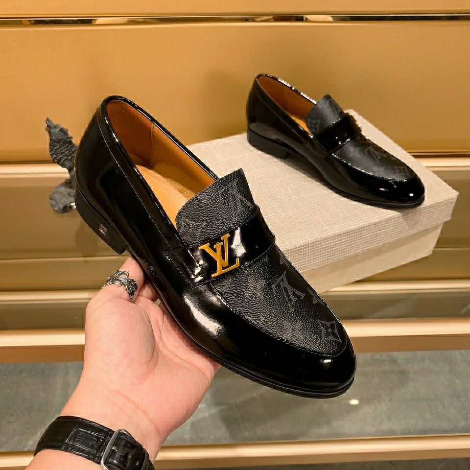 Casual fashion trendy men's shoes