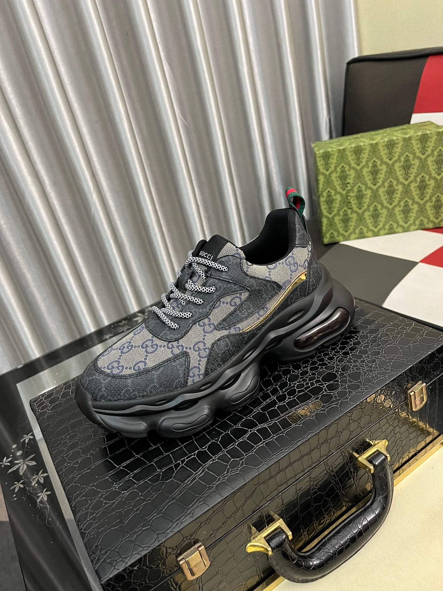 GG men's casual sneakers with print  0725102202