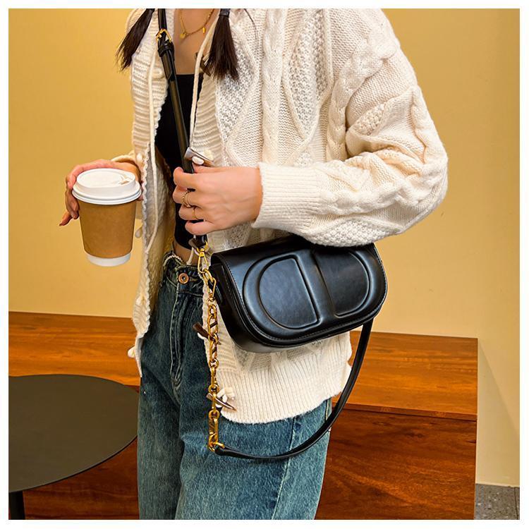 New Fashion Shoulder Crossbody Saddle Bag 1024070320