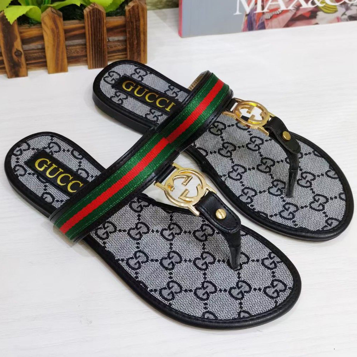 New stylish and minimalist sandals PD10041006