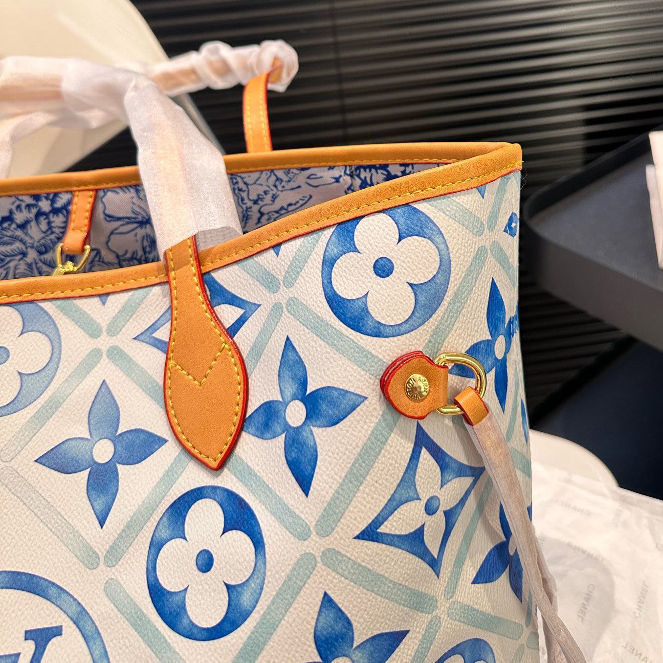 L Neverfull Shopping Bag 1824070306