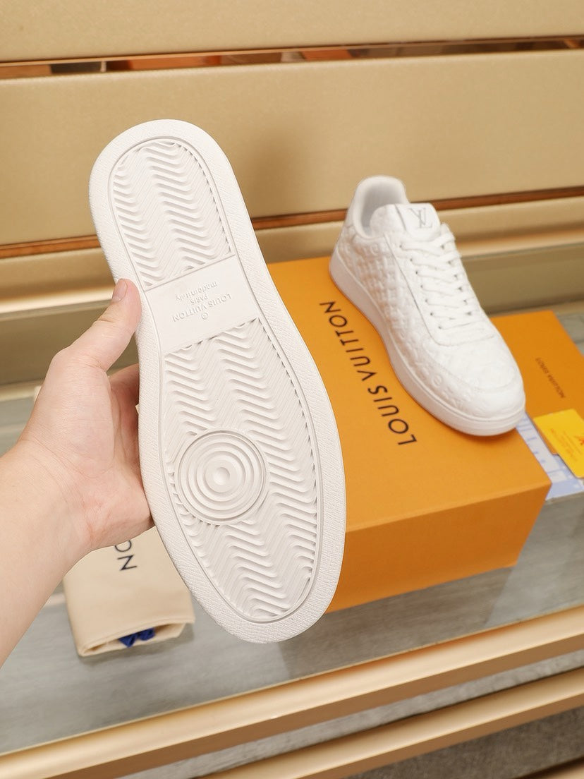 24 New Luxury V Sneakers 0424083005