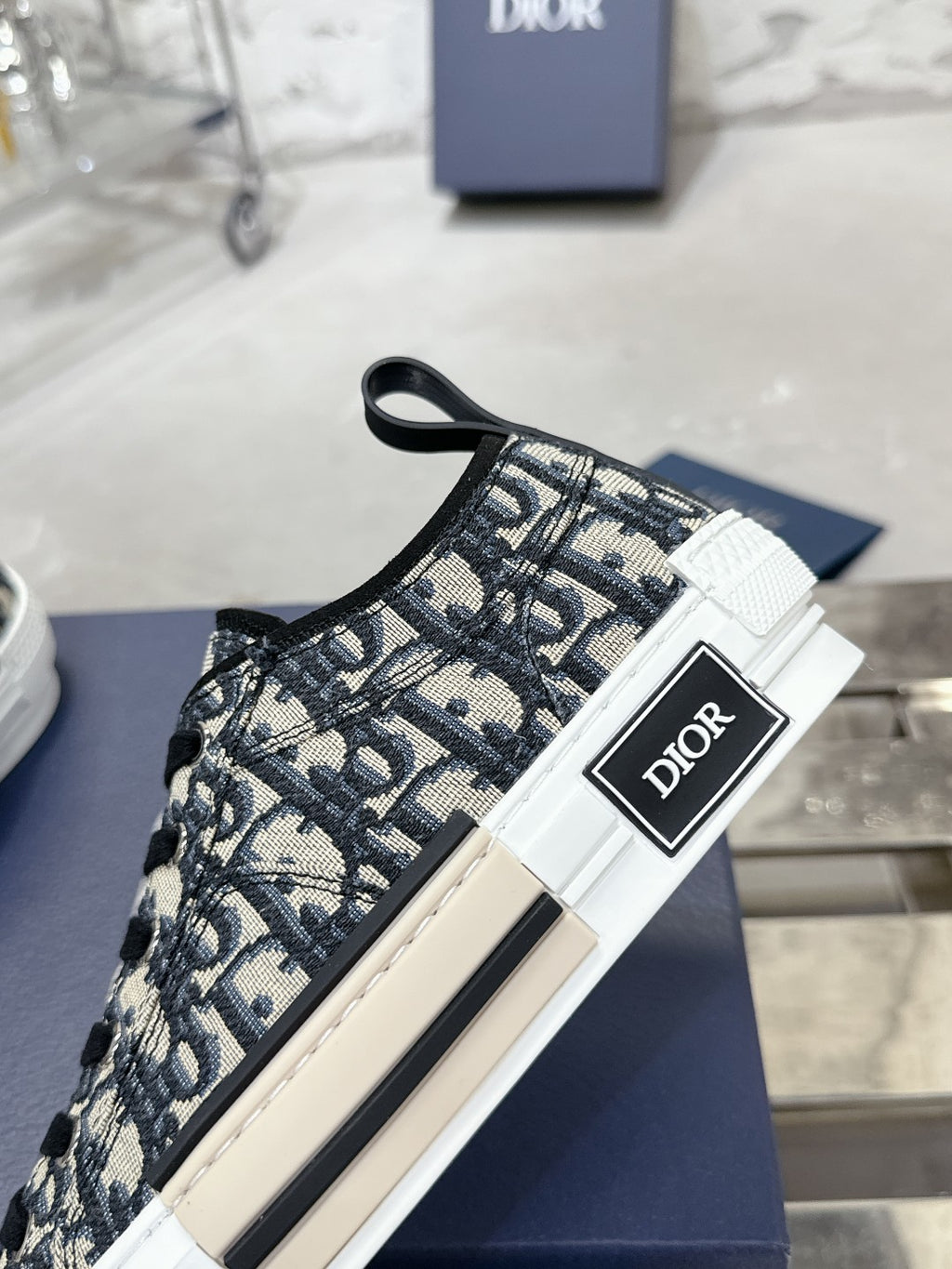 CD B23 Low-Top Sneaker 1824120910