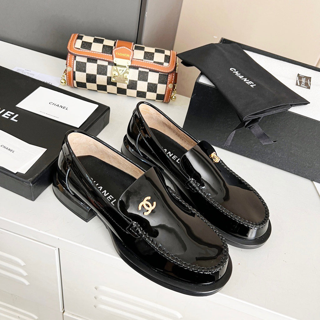 CNL luxury fashion patent leather loafers 0725012001