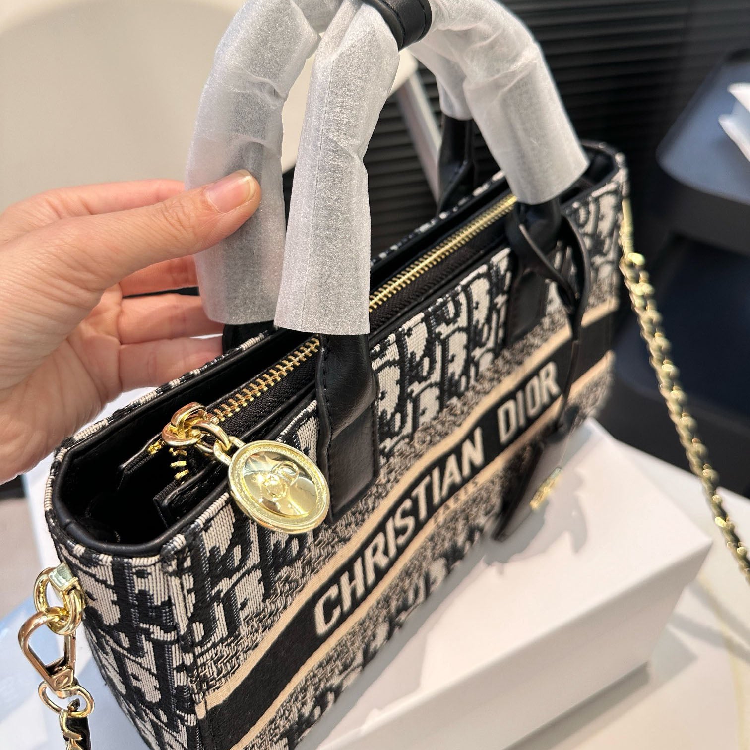 DIO New Size Tote Bag XC24092430