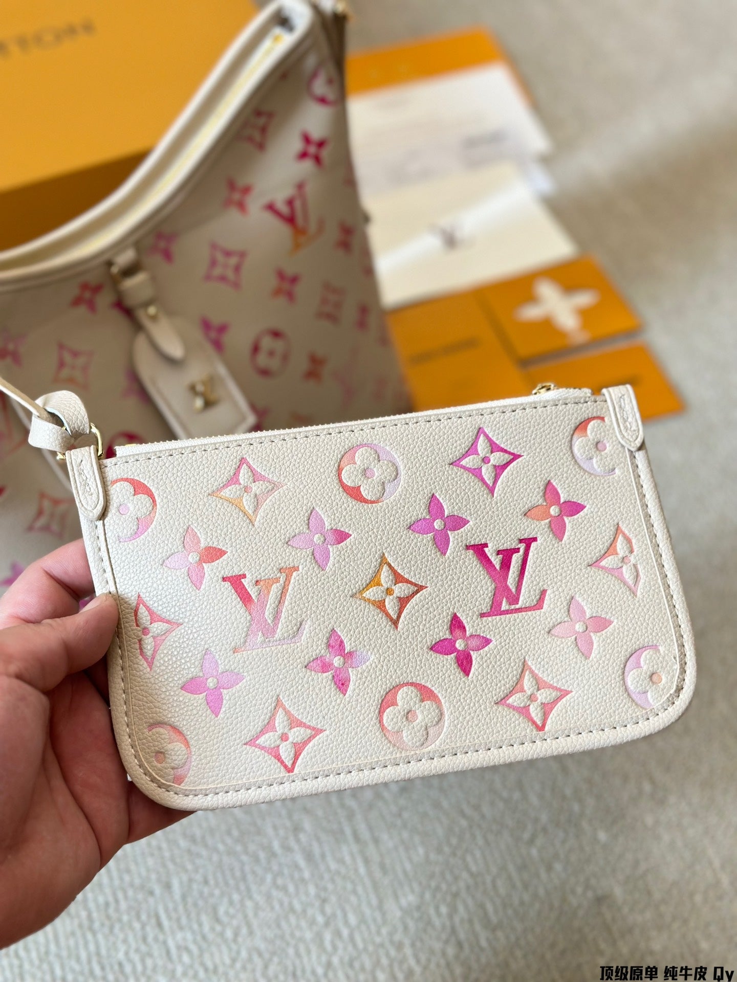 V fashion print Carryall new commuter bag 0724061302