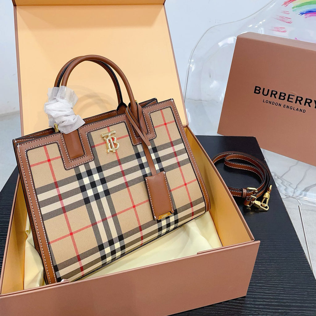 BBR feminine and elegant handbag 0724061203