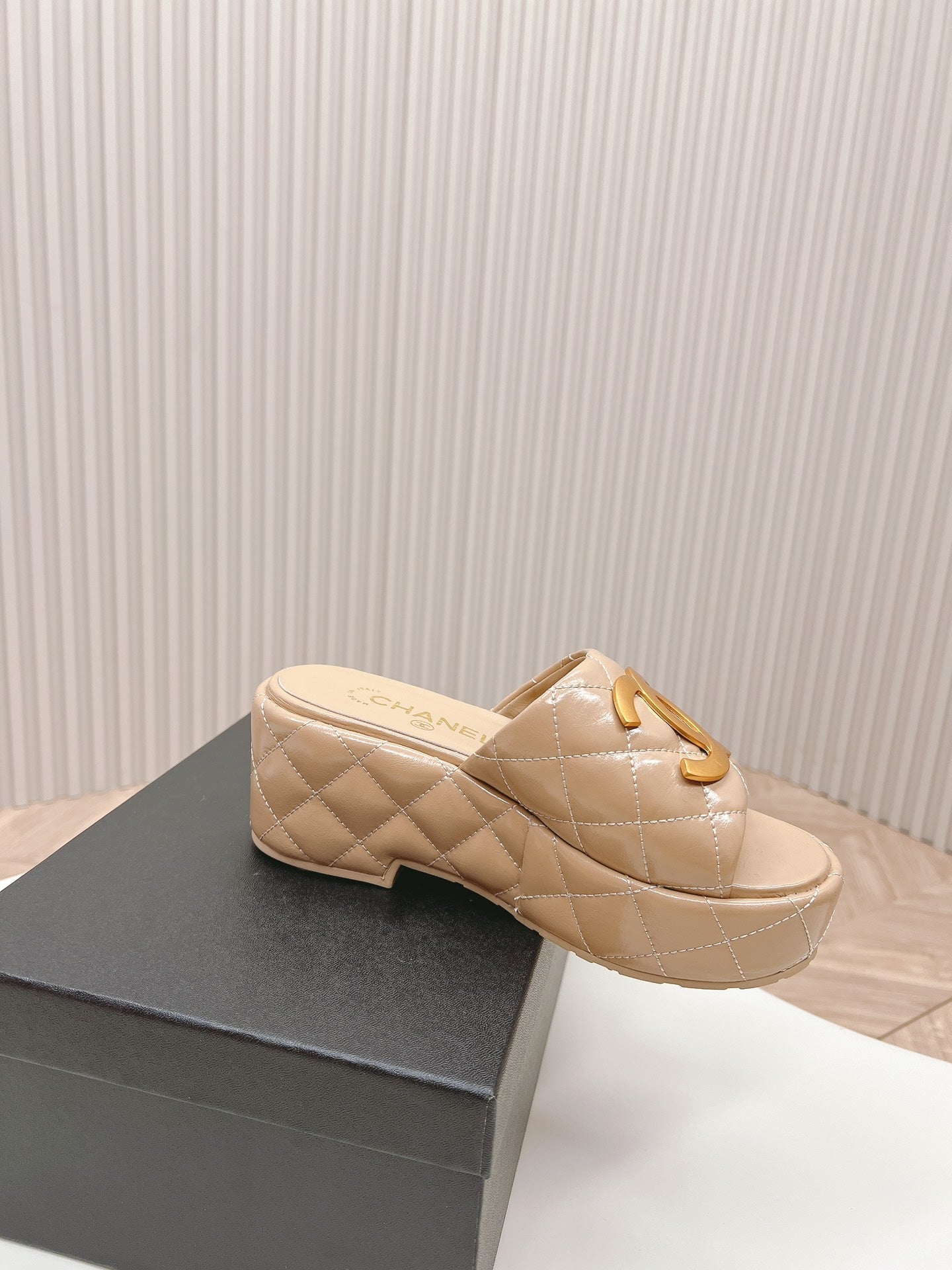 Chane1 top fashion thick-soled rhombus slippers 0724030812