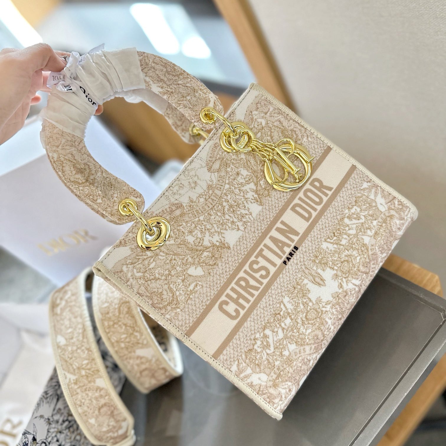 Classic ladies handbag 1824041111