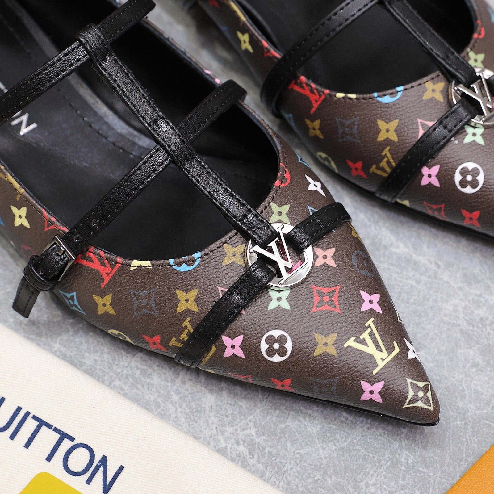 Lvv25ss new pointed-toe flat sandals 0725102306