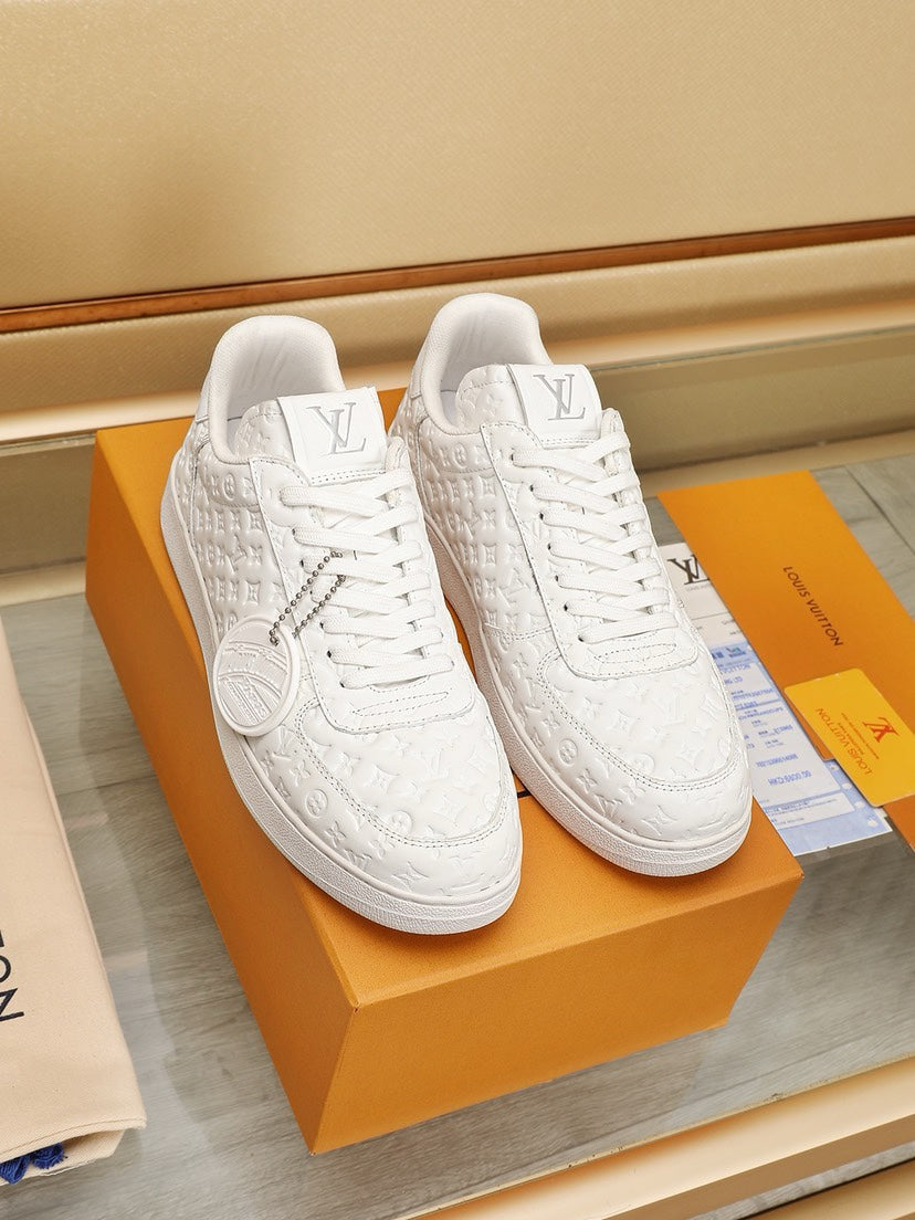 24 New Luxury V Sneakers 0424083005