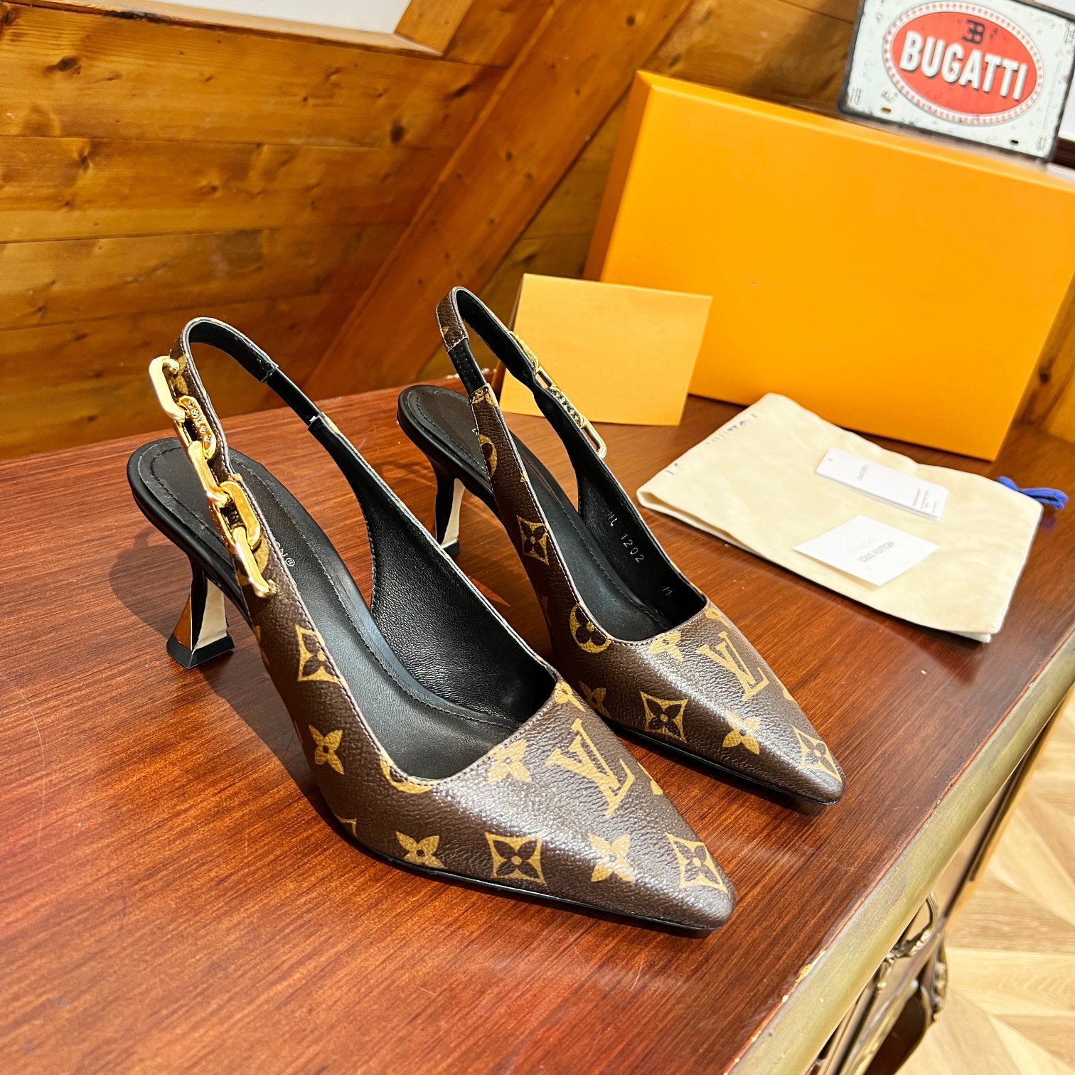 V-23 new printed chain high heels XC0723091401