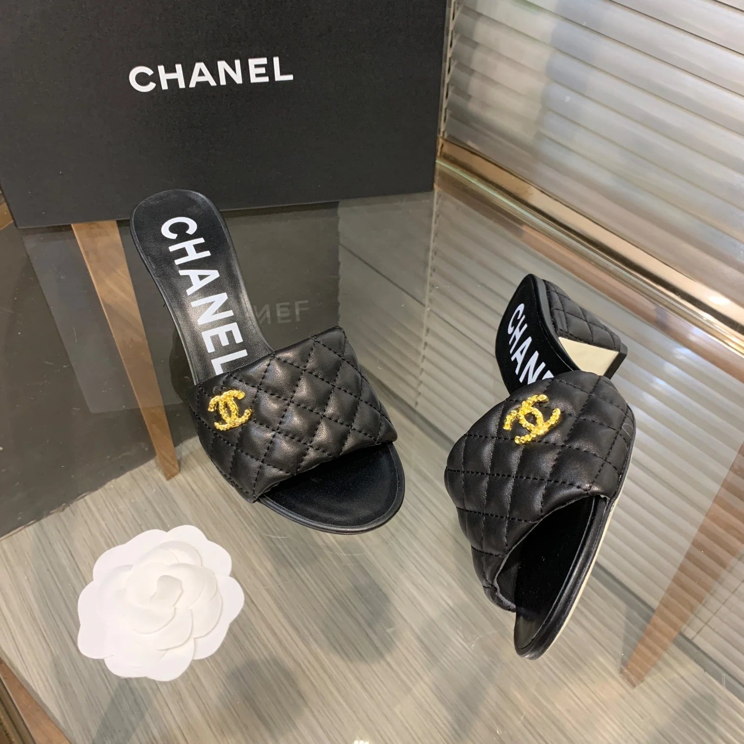 New Fashion Classic Versatile Leather Slippers 1024062811