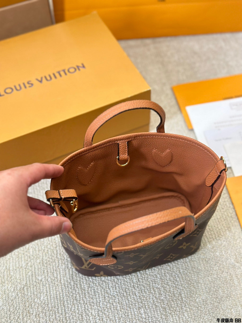 V 24ss new fashion printed handbag 0724101701