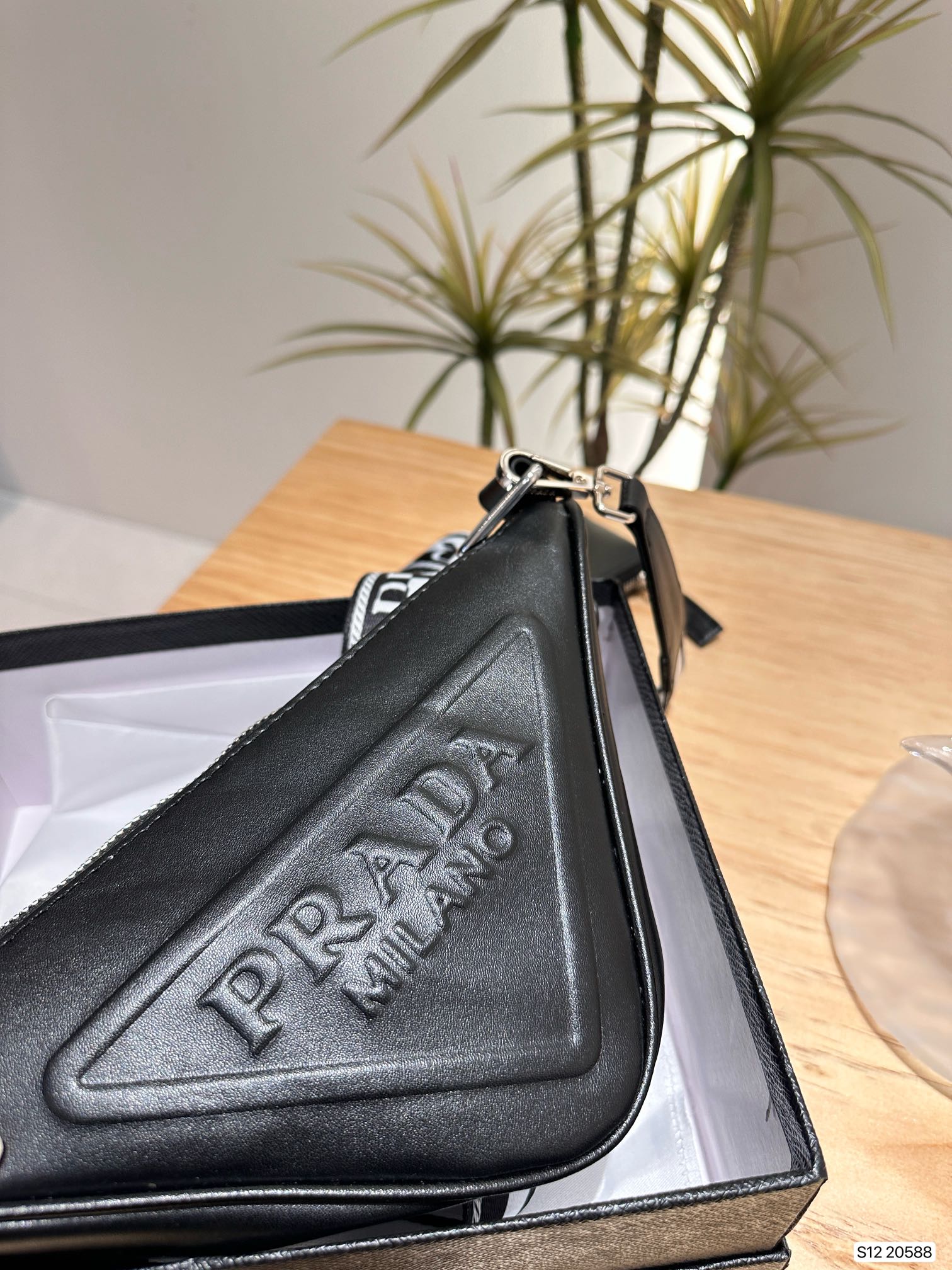 PRD fashion triangle bag 0724032002