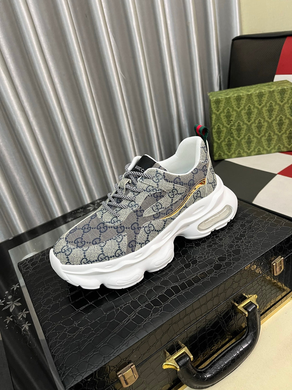 GG men's casual sneakers with print  0725102202