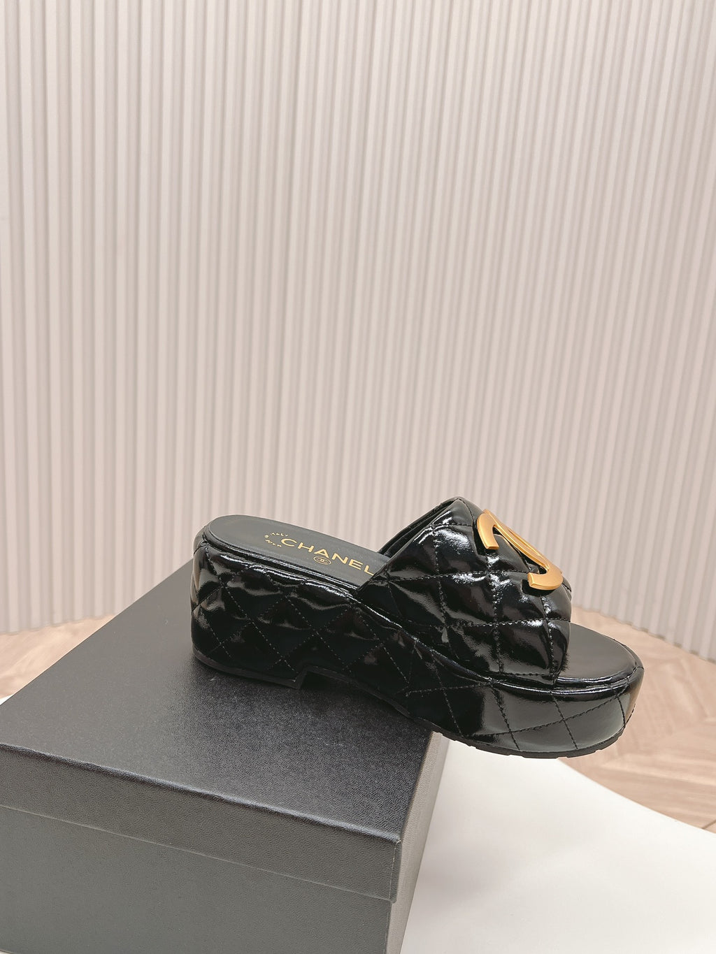 Chane1 top fashion thick-soled rhombus slippers 0724030812