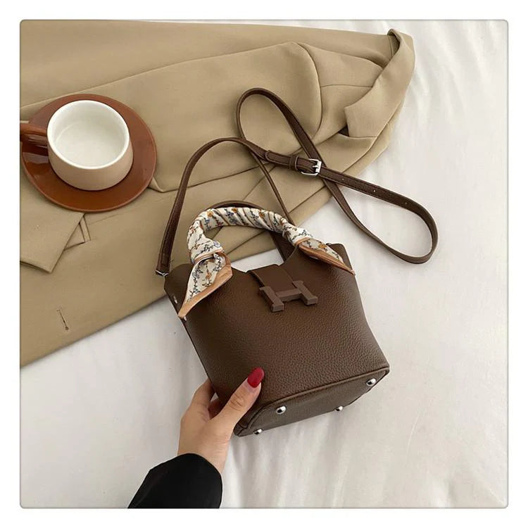 All-match Fashion Portable Messenger Bag 1024041612