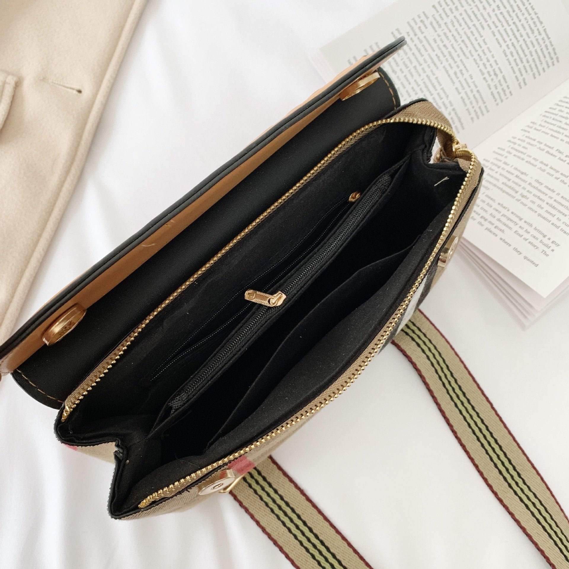 New Fashionable Contrasting Casual Women's Bag 1023121802