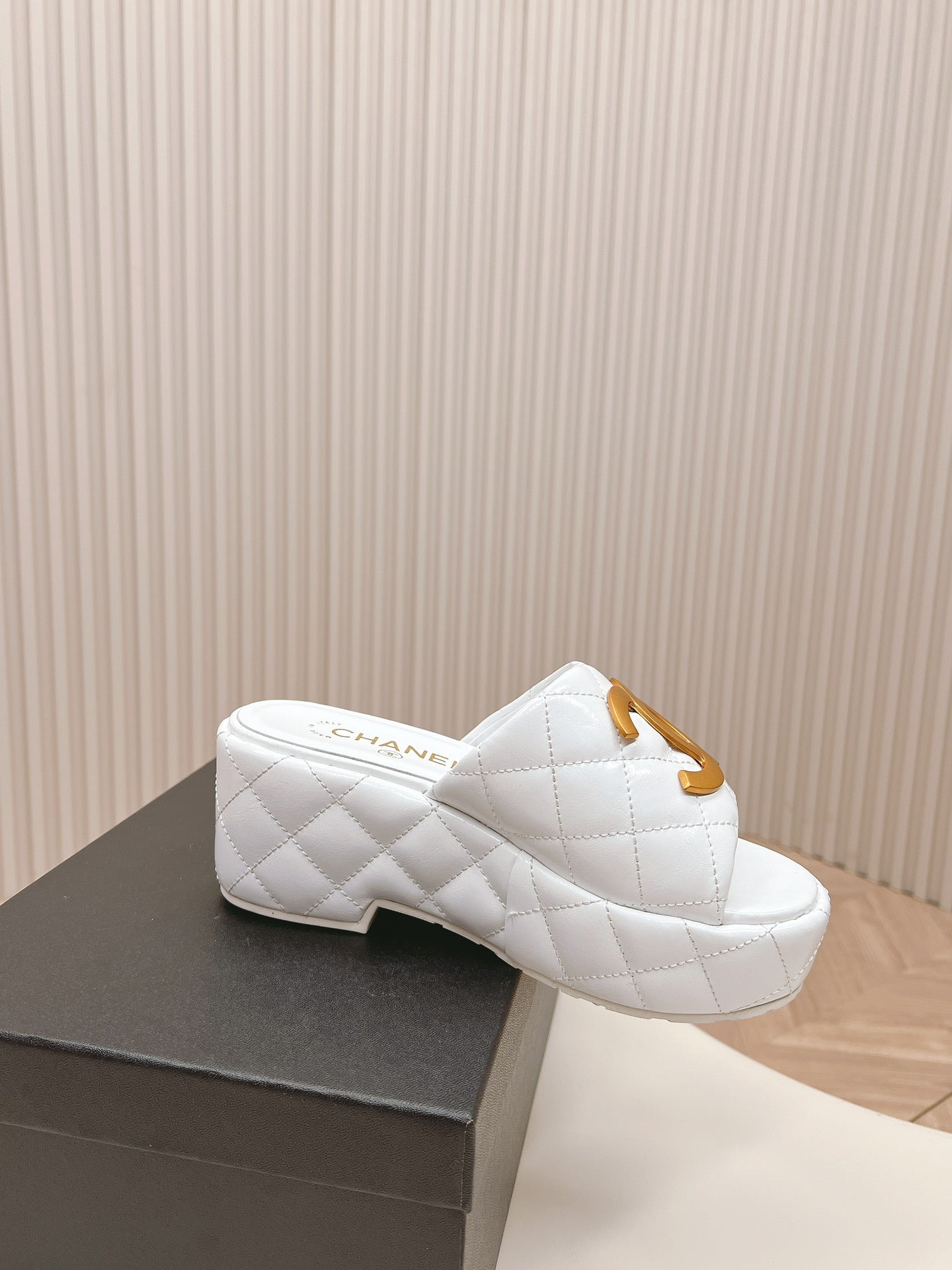 Chane1 top fashion thick-soled rhombus slippers 0724030812