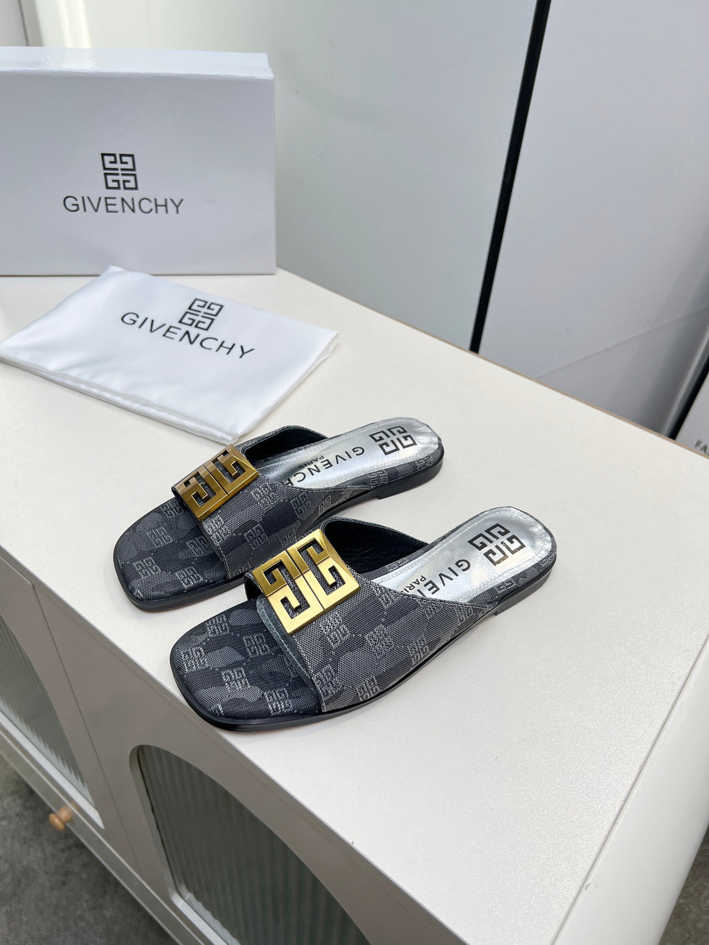 GCY open toe flat slippers 0725031802