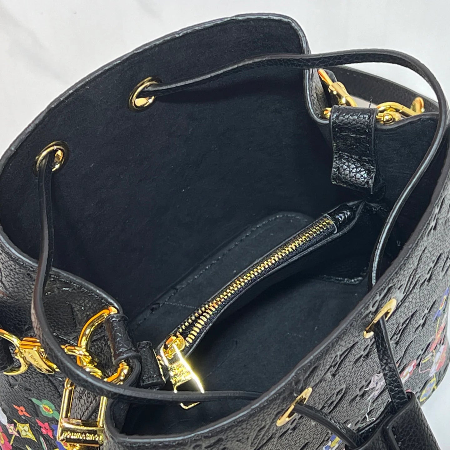 L Co-branded Bucket Bag 1025061708