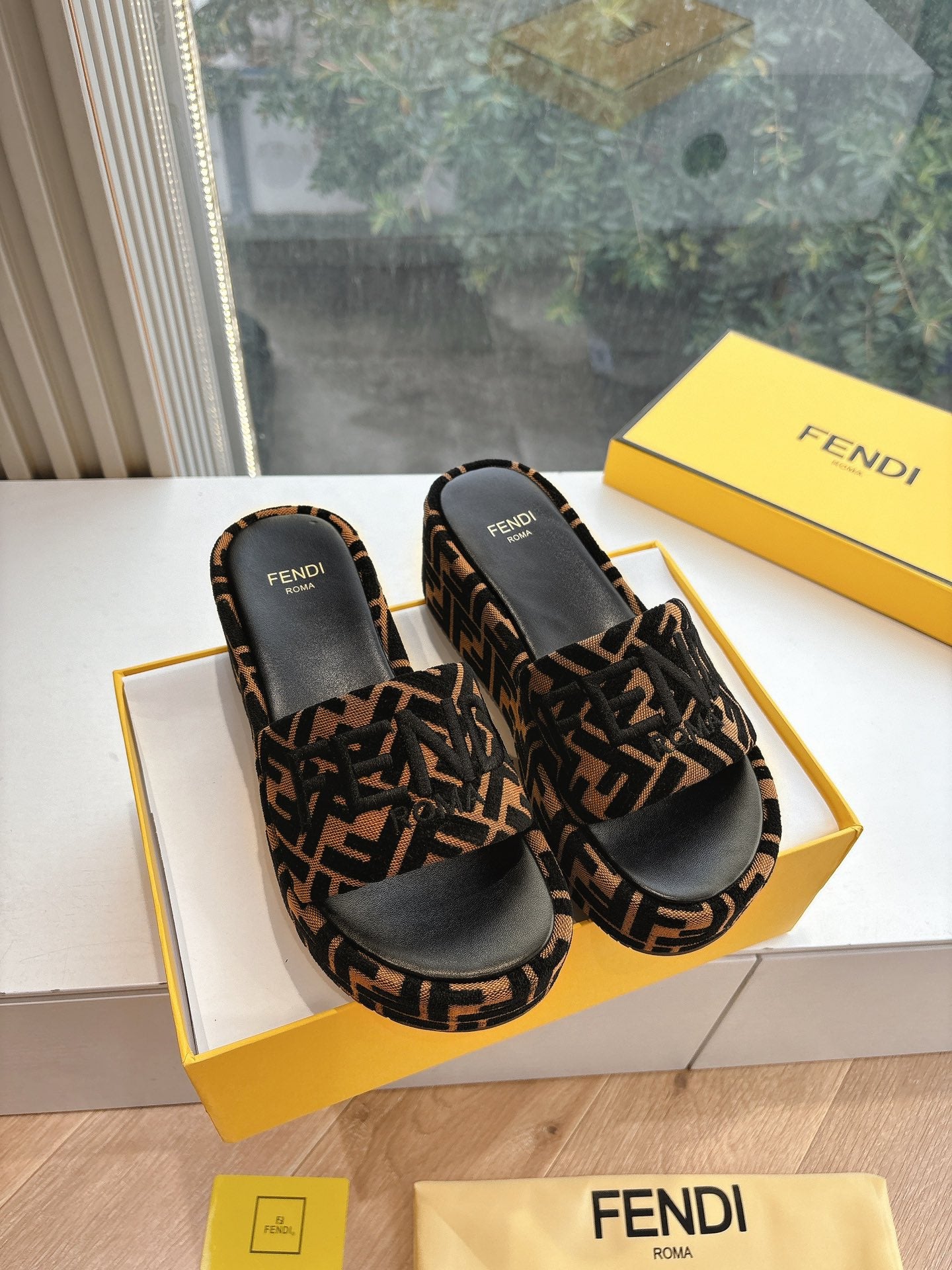 FD Fashion Thick-soled Slippers 0725030503