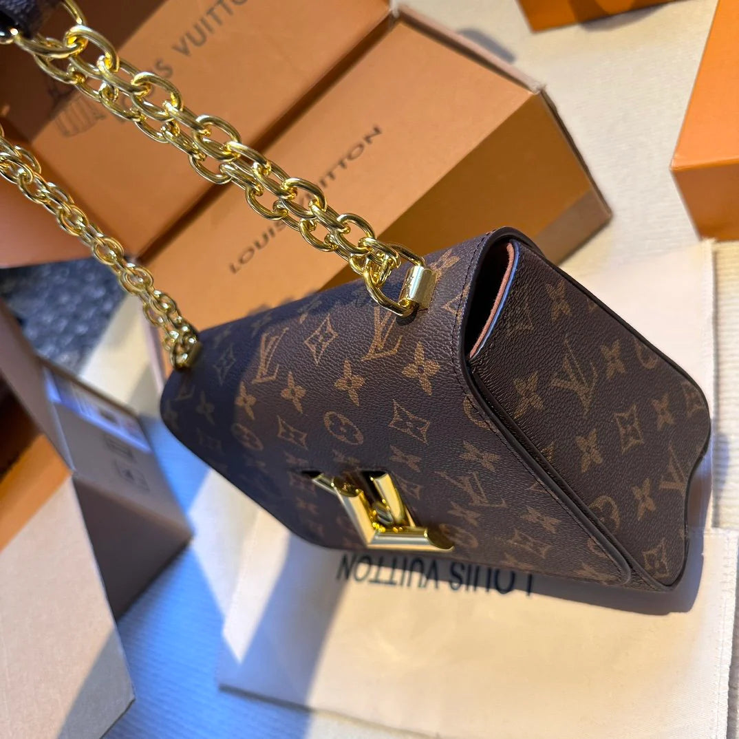 Fashion and versatile casual crossbody bag 1024011702