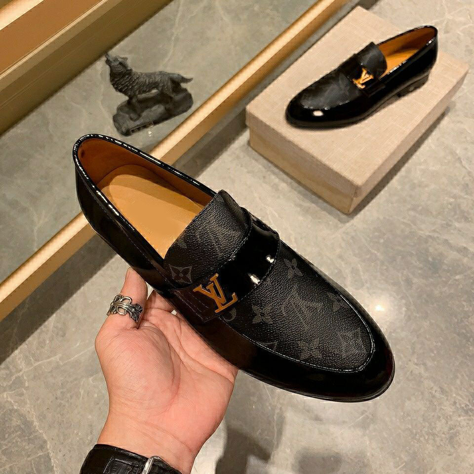 Casual fashion trendy men's shoes