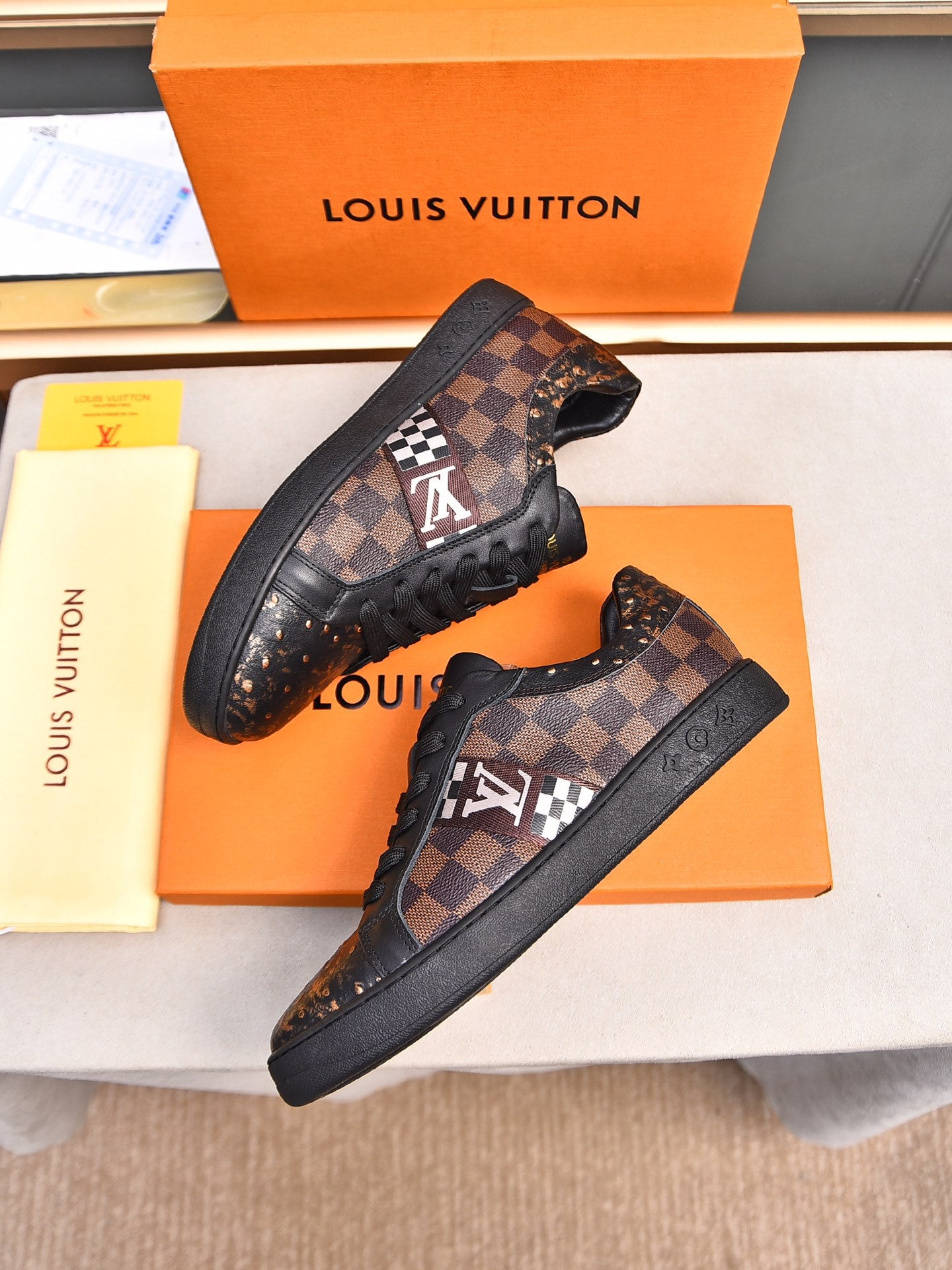 V Fashionable plaid print sneakers 0724101401