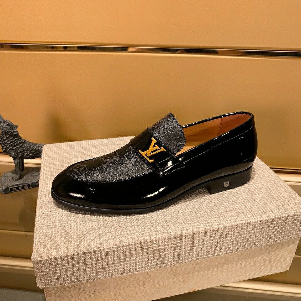 Casual fashion trendy men's shoes