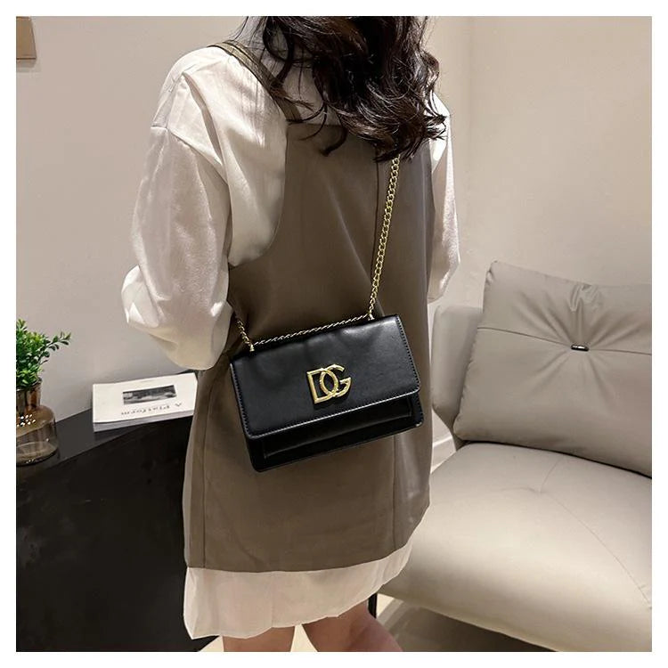 New Fashion Trend Shoulder Messenger Bag All-match Tofu Bag 1024041614