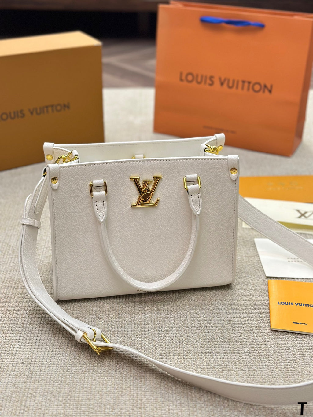 V Fashion LOCK & GO Handbag 0724061304